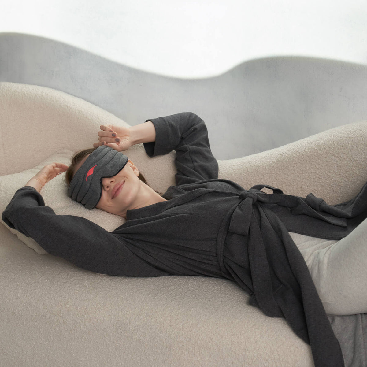 <strong>gentle pressure in </strong><em><strong>any </strong></em><strong>sleep position</strong>